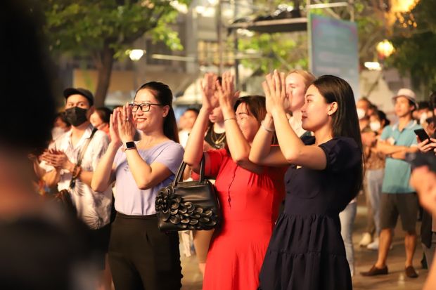 Hàng ngàn người tham gia các lễ hội âm nhạc tại Phố đi bộ