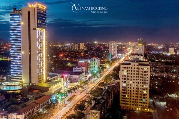 Vinh có thể kết nối với nhiều thành phố lớn của Việt Nam bằng đường hàng không. Lịch bay đi Vinh