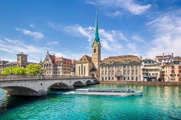 Zurich là thành phố lớn nhất ở Thụy Sĩ, nổi tiếng với nhiều điểm tham quan cổ kính và lãng mạn Lịch bay Zurich