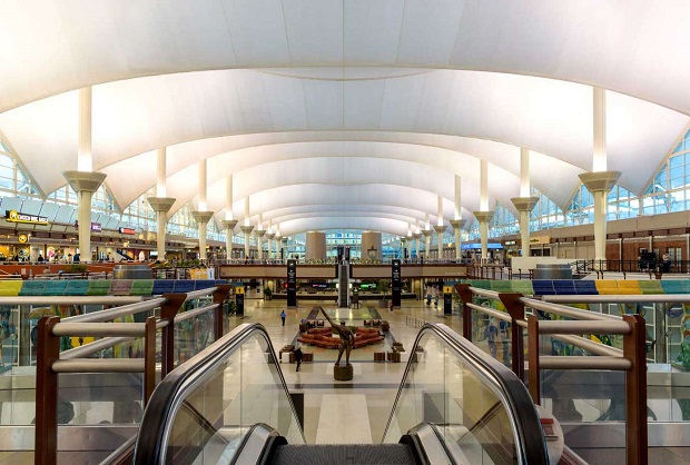 Lịch sử ph&aacute;t triển s&acirc;n bay Denver