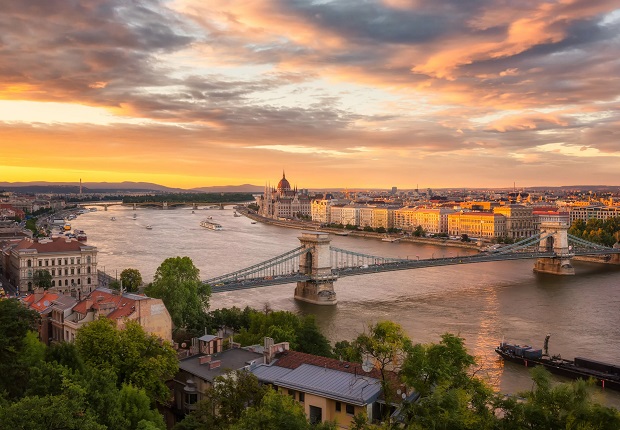 v&eacute; m&aacute;y bay gi&aacute; rẻ đi Budapest