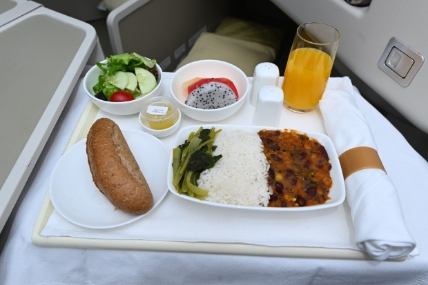 V&eacute; m&aacute;y bay Vietnam Airlines S&agrave;i G&ograve;n đi Quy Nhơn thực đơn phục vụ theo nhu cầu của h&agrave;nh kh&aacute;ch