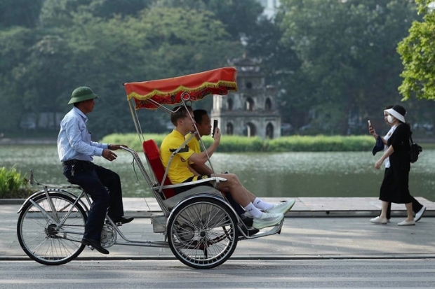 Di chuyển bằng xích lô tại Hồ Hoàn Kiếm