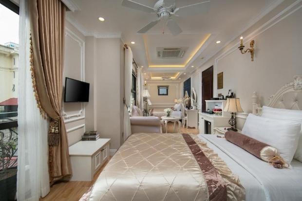 Khách sạn gần Hồ Hoàn Kiếm - phòng ngủ Royal Holiday Hanoi