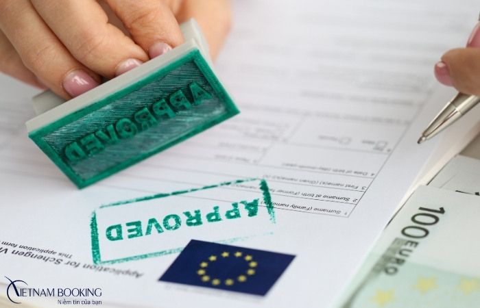 Sở hữu visa Mỹ thể hiện tiềm lực tài chính và uy tín của bạn, giúp tăng khả năng xin visa du lịch các nước khác, đặc biệt là các nước phát triển Có visa mỹ dễ xin visa các nước châu Âu