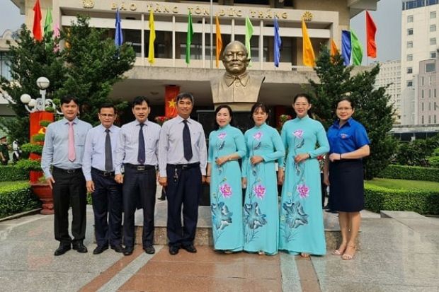 Ăn mặc lịch sự tại bảo tàng