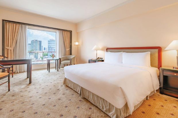 Phòng ngủ với view thành phố