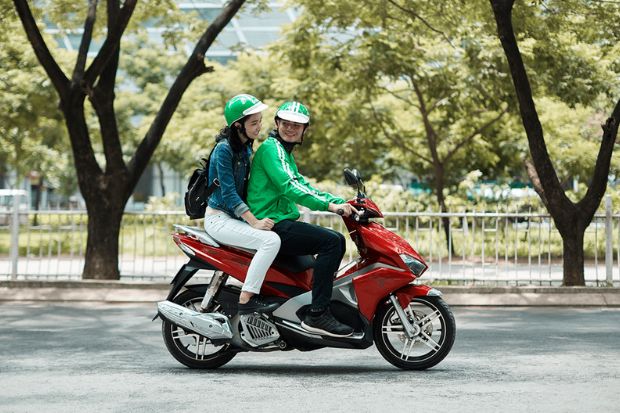 Đi đến Chùa Ngọc Hoàng bằng xe ôm