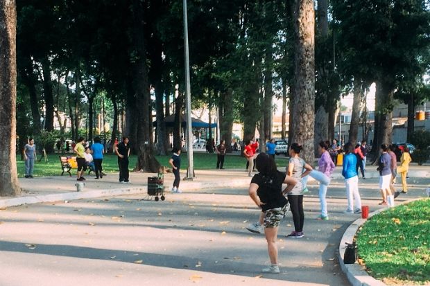 Hình ảnh người dân đang tập thể dục