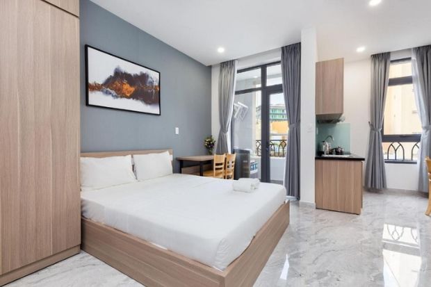 Phòng ngủ rộng rãi của khách sạn The Arrivals Tower Hotel Phú Nhuận