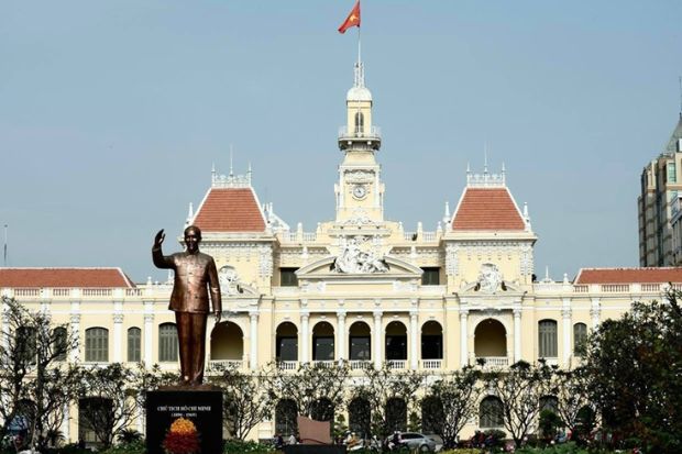 Góc chụp phía trước của UBND TPHCM