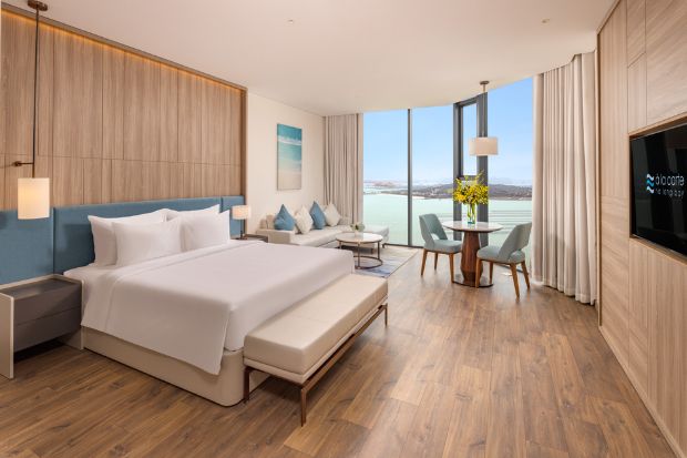 Phòng ngủ khách sạn À La Carte Hạ Long Bay Sàn phòng ngủ được làm từ gỗ