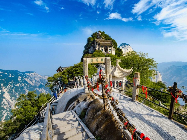 Thành phố Quảng Châu không chỉ có sự hiện đại mà cũng để lại ấn tượng với du khách bởi thiên nhiên hùng vĩ thời gian bay từ Hà Nội đến Quảng Châu