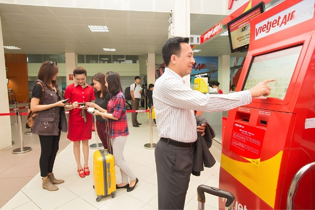 Check-in online khi mua v&eacute; m&aacute;y bay Vietjet Air H&agrave; Nội đi Đ&agrave; Lạt gi&uacute;p tiết kiệm &iacute;t nhất 30-45 ph&uacute;t chờ đợi