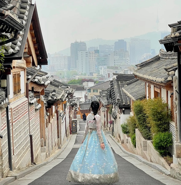 Đến Seoul đừng chên ghé thăm những ngôi làng truyền thống và một lần thử mặc hanbok vé máy bay đi Seoul