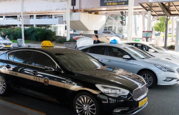 Dịch vụ taxi v&agrave; xe đưa đ&oacute;n ri&ecirc;ng tại s&acirc;n bay