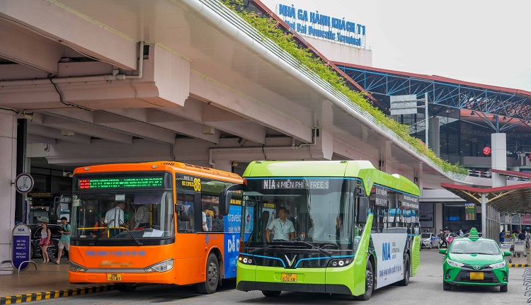 Có nhiều tuyến xe buýt kết nối sân bay Nội Bài và trung tâm Hà Nội sân bay Nội Bài