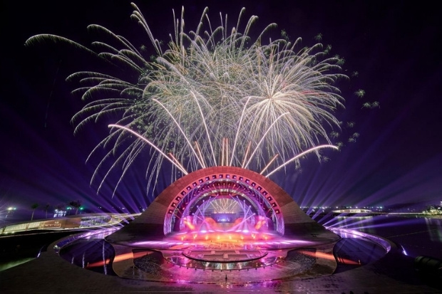 C&ugrave;ng ngắm ph&aacute;o hoa tại Thị trấn ho&agrave;ng h&ocirc;n ngay n&agrave;o!