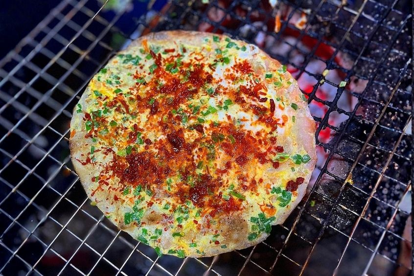 B&aacute;nh tr&aacute;ng nướng l&agrave; m&oacute;n ăn nổi tiếng th&agrave;nh phố ng&agrave;n hoa