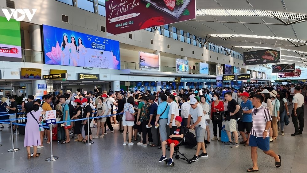 V&eacute; m&aacute;y bay TP.HCM đi Đ&agrave; Nẵng l&agrave; một trong những chặng bay nội địa nhộn nhịp nhất hiện nay