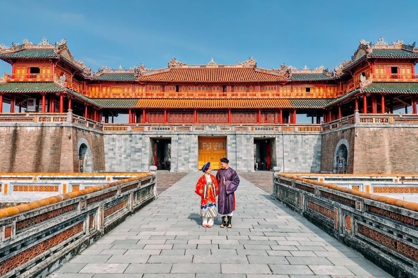 Đặt v&eacute; m&aacute;y bay đi Huế gi&aacute; rẻ tại Vietnam Booking - C&ugrave;ng một nữa của m&igrave;nh dạo bước tại kinh th&agrave;nh Huế 