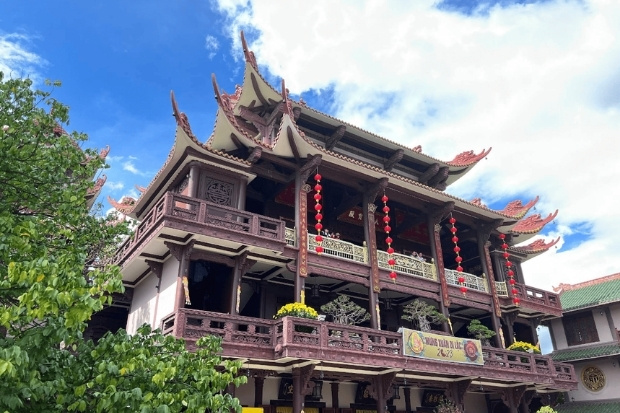 Ch&ugrave;a Thi&ecirc;n Hưng tọa lạc tại thị x&atilde; An Nhơn, mệnh danh l&agrave; Phượng Ho&agrave;ng cổ trấn&nbsp;của Việt Nam