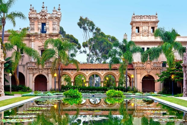 Balboa Park thu hút với kiến trúc độc đáo và không gian xanh mát