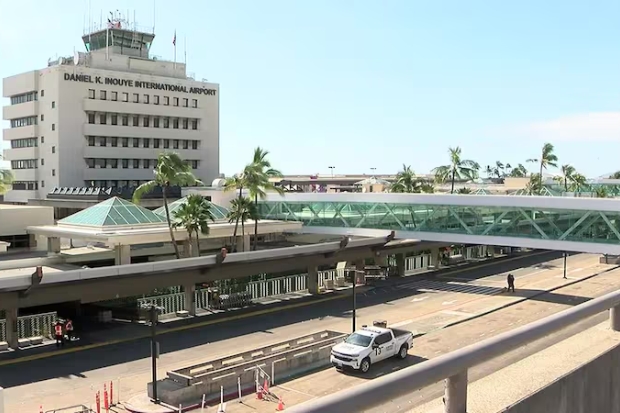 S&acirc;n bay quốc tế Daniel K. Inouye (HNL) l&agrave; cửa ng&otilde; h&agrave;ng kh&ocirc;ng ch&iacute;nh đưa du kh&aacute;ch đến Honolulu, Hawaii 
