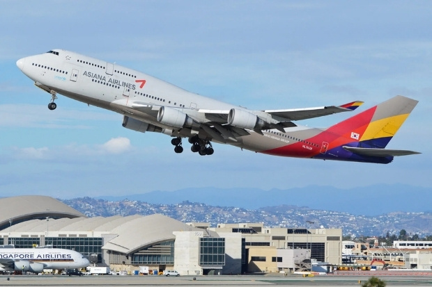 M&aacute;y bay Asiana Airlines chuẩn bị hạ c&aacute;nh ở Honolulu