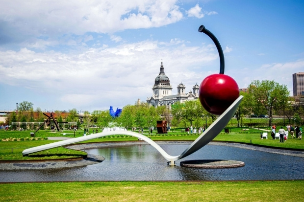 Minneapolis Sculpture Garden điểm check-in nổi bật cho du khách đặt vé máy bay đến Minneapolis