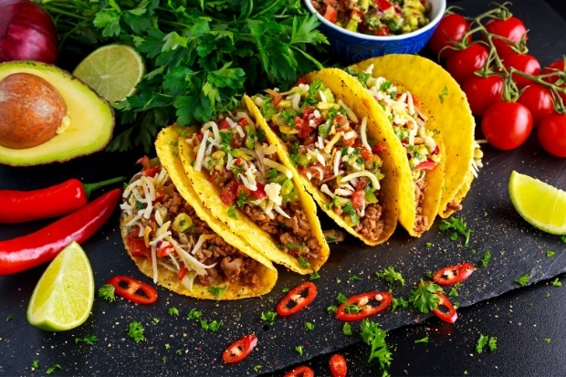 B&aacute;nh tacos m&oacute;n ăn truyền thống Mexico hấp dẫn với hương vị đậm đ&agrave;