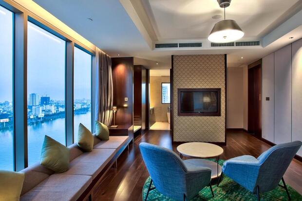 Trải nghiệm đẳng cấp 5 sao ở khách sạn Hilton