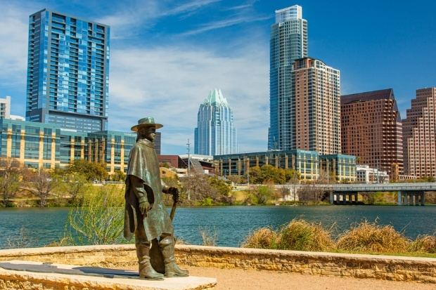 Austin nổi bật với âm nhạc sôi động và vẻ đẹp của sông Colorado