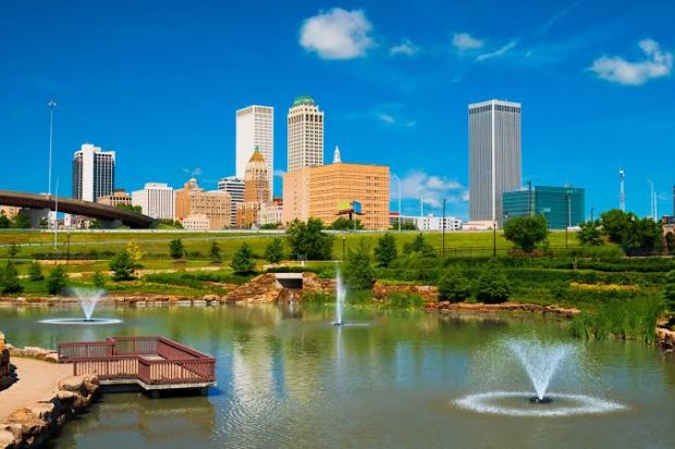 Tulsa nhìn từ Centennial Park với những tòa nhà mang đậm phong cách Art Deco Tulsa nhìn từ Centennial Park với những tòa nhà mang đậm phong cách Art Deco