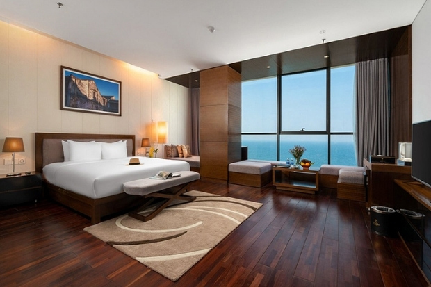 Grand Tourane Hotel nổi bật với vị trí đối diện biển Mỹ Khê 