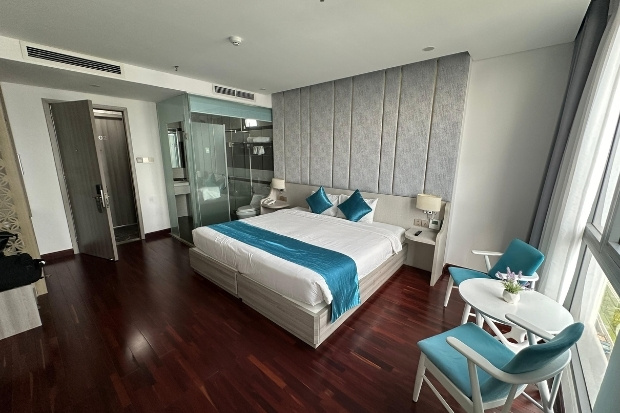 Khách sạn Calix Đà Nẵng nằm gần cầu Tình Yêu phòng sạch sẽ tiện nghi