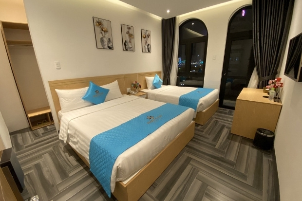 Khách sạn Euro Star Riverside Đà Nẵng nằm cạnh sông Hàn không gian thoáng mát