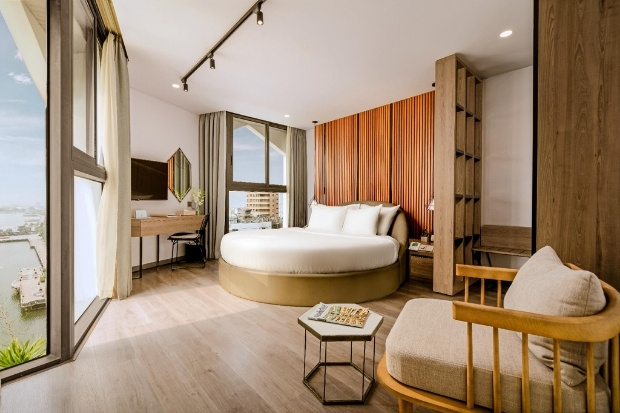 HAIAN Riverfront Hotel nằm bên sông Hàn thiết kế sang trọng tiện nghi đầy đủ