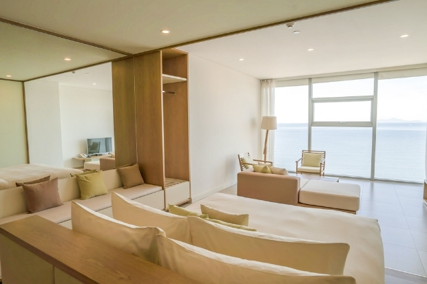 Khách sạn Fusion Suites Danang Beach phòng đẹp hiện đại