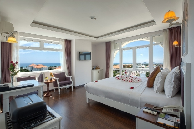 Sea Phoenix Hotel có vị trí lý tưởng gần bãi biển Mỹ Khê Đà Nẵng