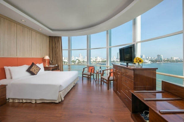 Khách sạn Sun River Hotel với kiến trúc hiện đại tầm nhìn đẹp 