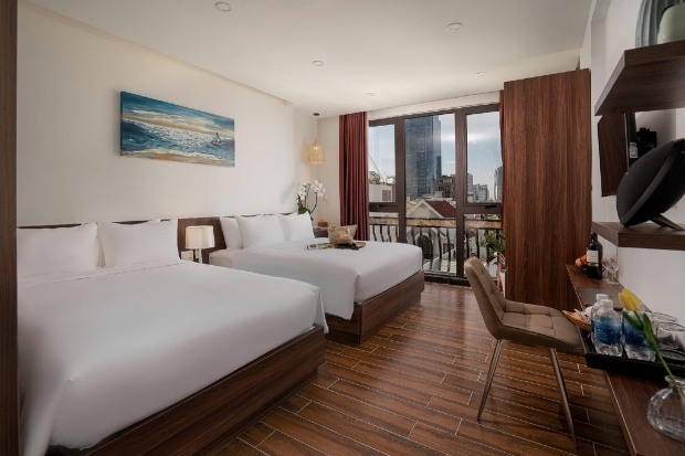 Khách sạn Dragon View Riverfront Đà Nẵng có vị trí gần cầu Tình Yêu view đẹp 