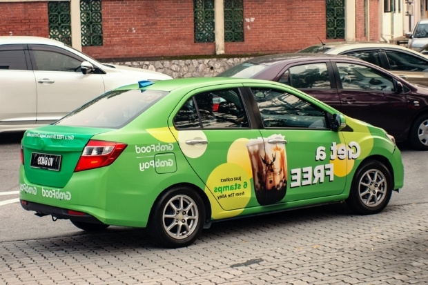 Phương tiện đón khách tại sân bay Hà Nội 