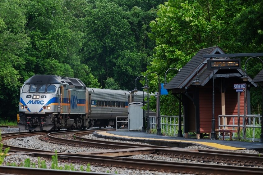 Tàu MARC đón khách tại sân bay Baltimore