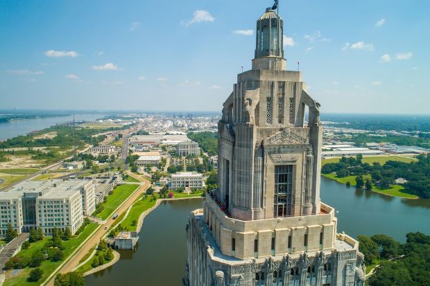 T&ograve;a nh&agrave; Louisiana State Capitol &ndash; trụ sở cơ quan lập ph&aacute;p bang Louisiana tại Baton Rouge, Mỹ