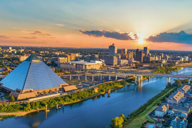 T&ograve;a nh&agrave; Pyramid b&ecirc;n s&ocirc;ng Mississippi ở Memphis, Tennessee