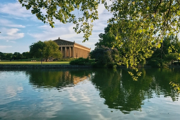 Công viên Centennial ở Nashville với không gian xanh rộng lớn và kiến trúc nổi bật