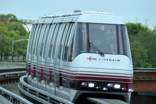 Phương tiện công cộng di chuyển từ sân bay về trung tâm Newark