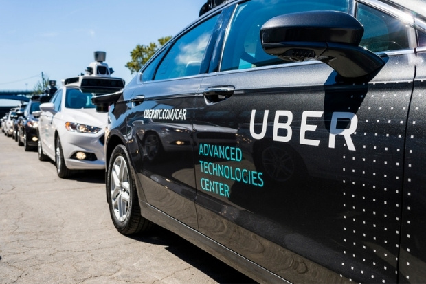  Xe Uber đón khách tại sân bay Pittsburgh