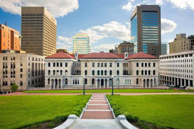 Tòa án Lewis F. Powell Jr. tại trung tâm Richmond, Virginia Tòa án Lewis F. Powell Jr. tại trung tâm Richmond, Virginia
